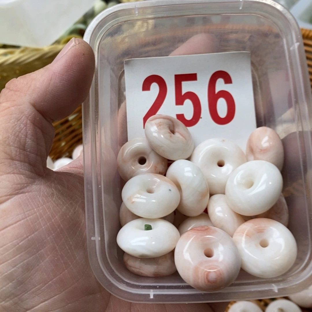 蛇纹石玉挂坠未镶嵌