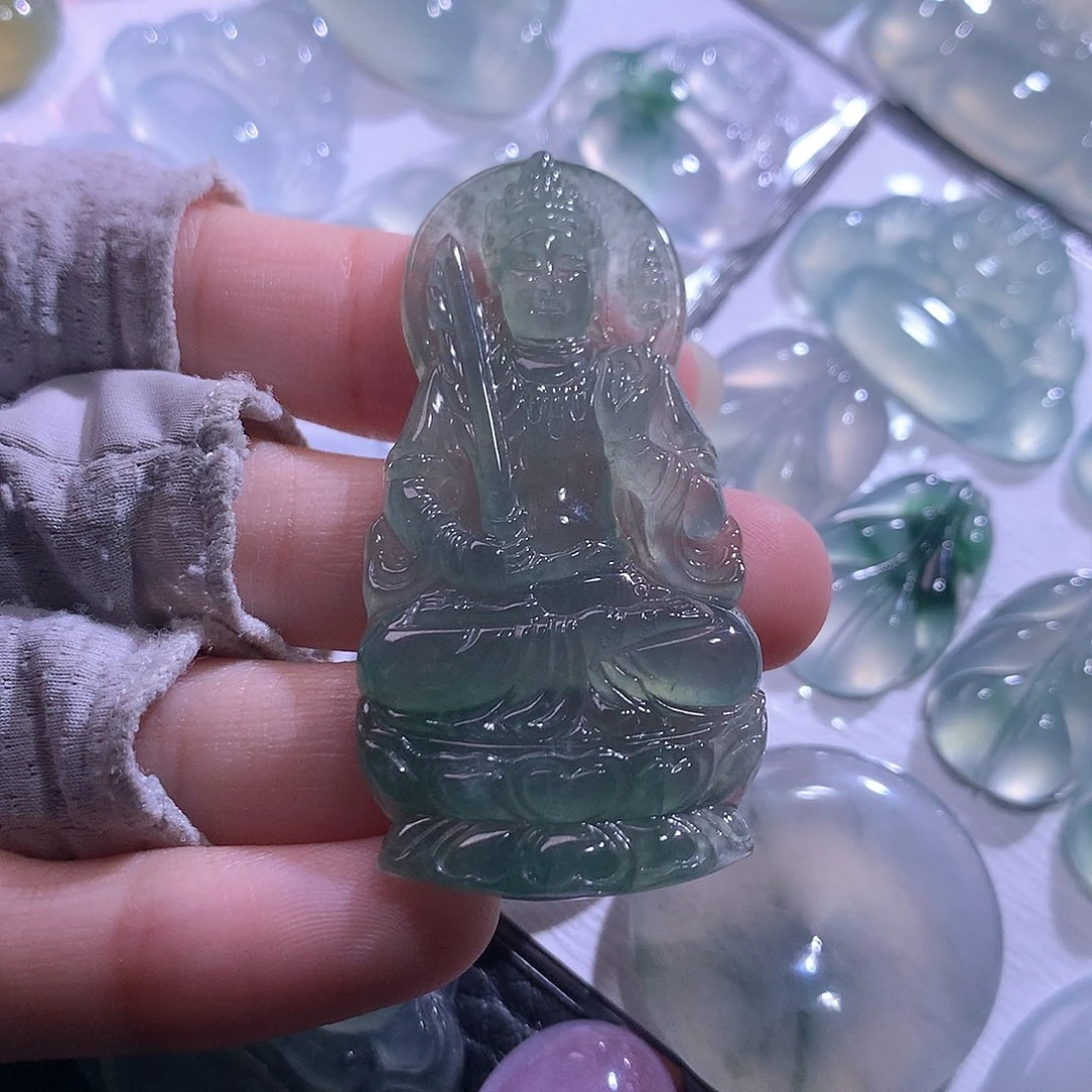 翡翠未镶嵌颈饰虚空