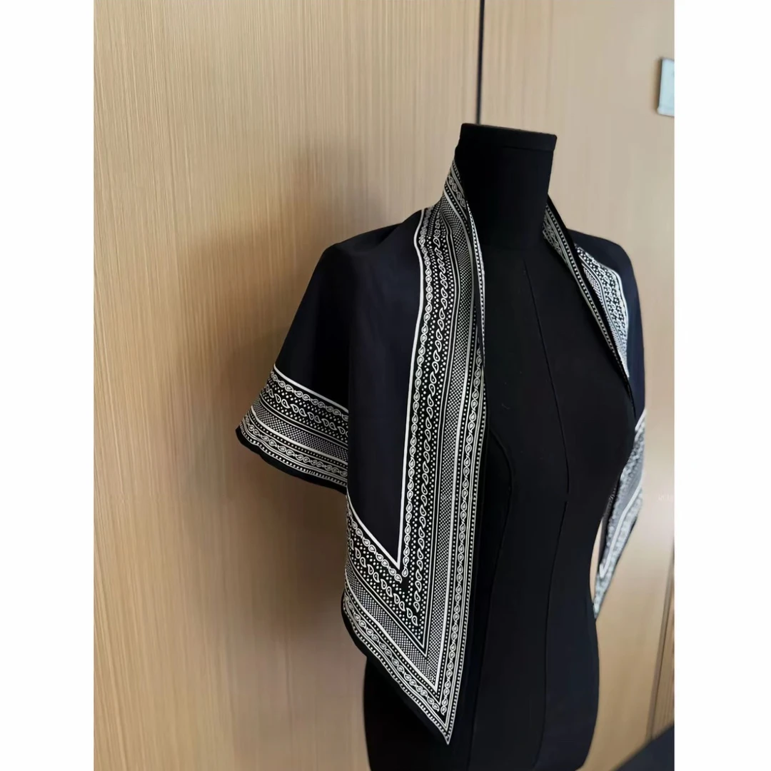 【韩代原单】新款复古印花巾女百搭气质拍照披肩外搭丝巾系腰三角巾