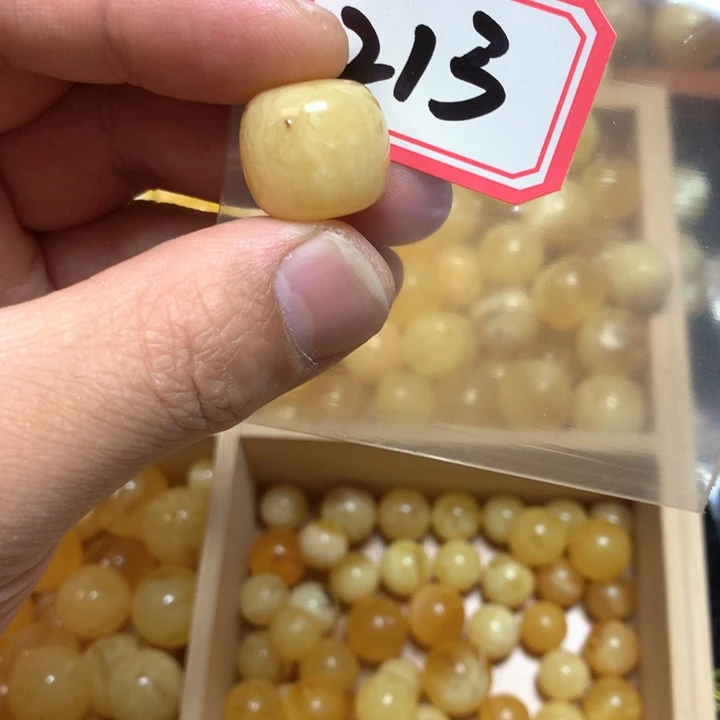 琥珀未镶嵌珠宝奇石17.6