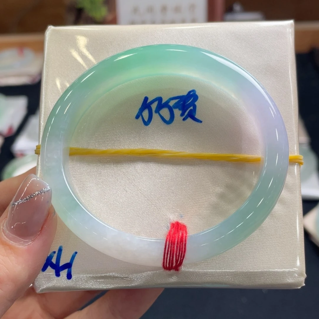 翡翠手镯未镶嵌55贵
