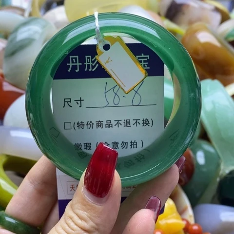 石英质玉手镯未镶嵌
