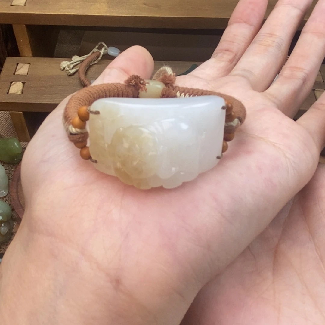 和田玉未镶嵌颈饰?**行