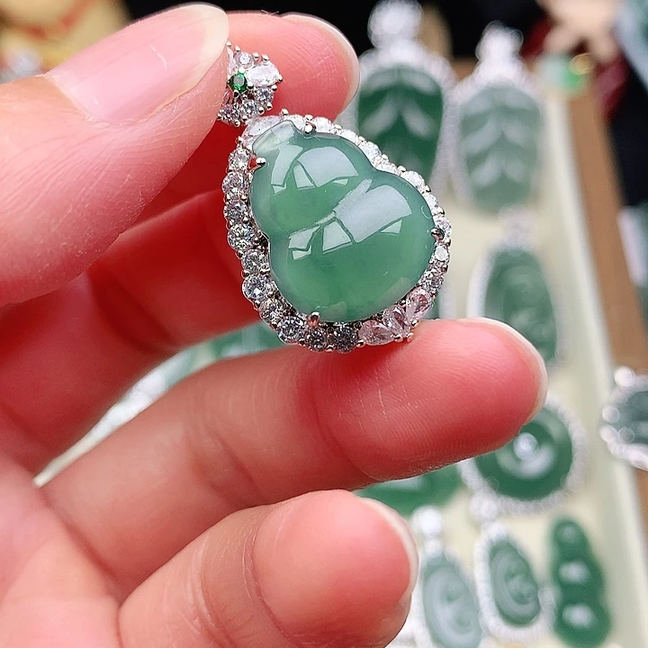 颈饰未镶嵌翡翠吊坠