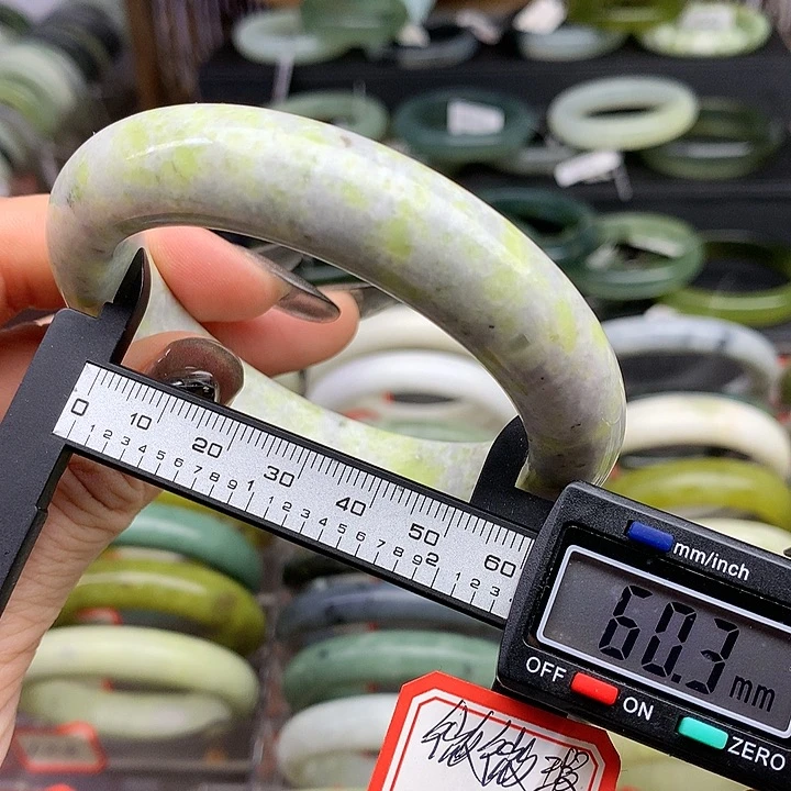 蛇纹石玉手镯未镶嵌128