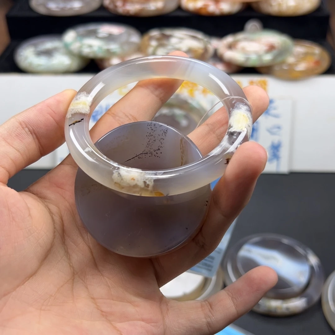 小***e未镶嵌手镯石英质玉