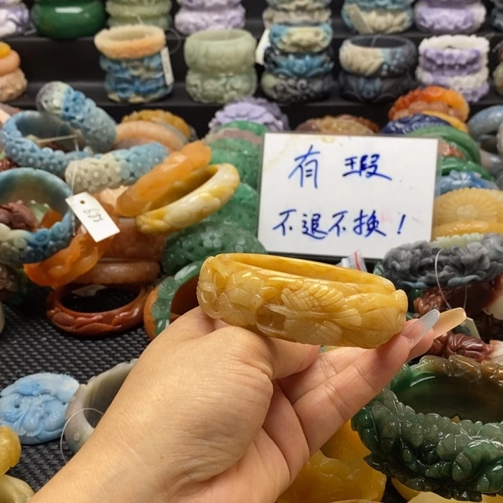 石英质玉手镯未镶嵌