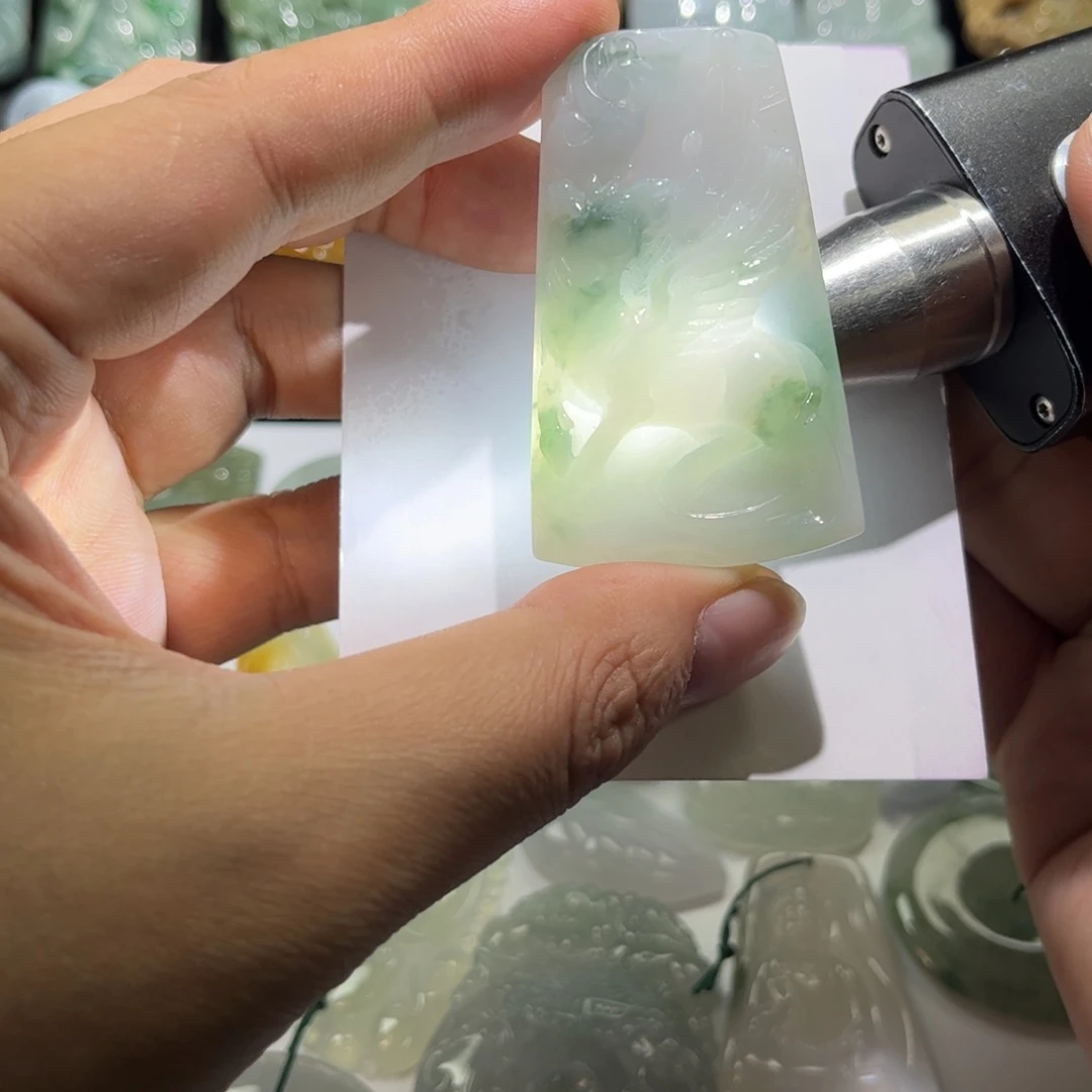 翡翠未镶嵌颈饰马