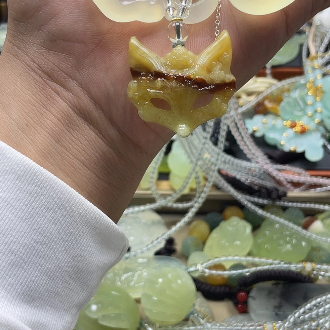 海***话蛇纹石玉未镶嵌颈饰