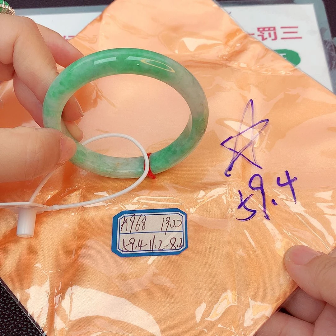 翡翠手镯未镶嵌缅甸翡翠