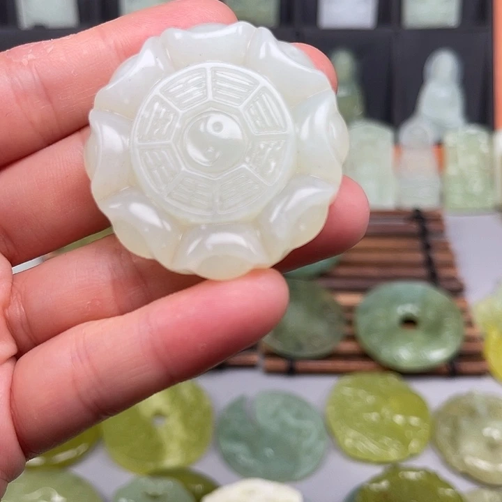 岫玉未镶嵌吊坠(赠链)随**聚
