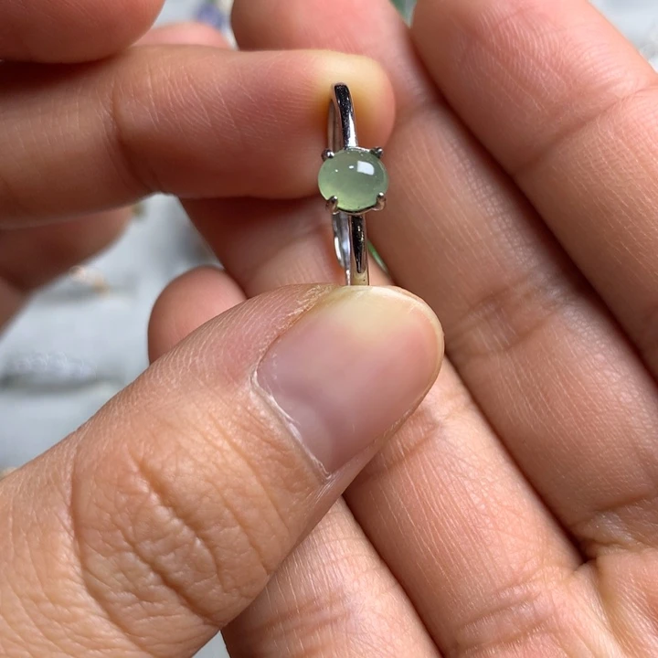 翡翠未镶嵌戒指银托
