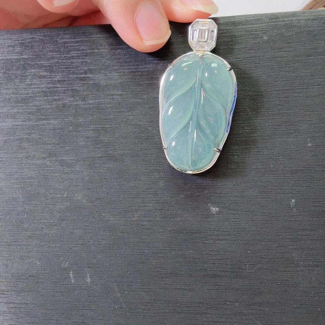 颈饰银S925镶嵌翡翠仓库