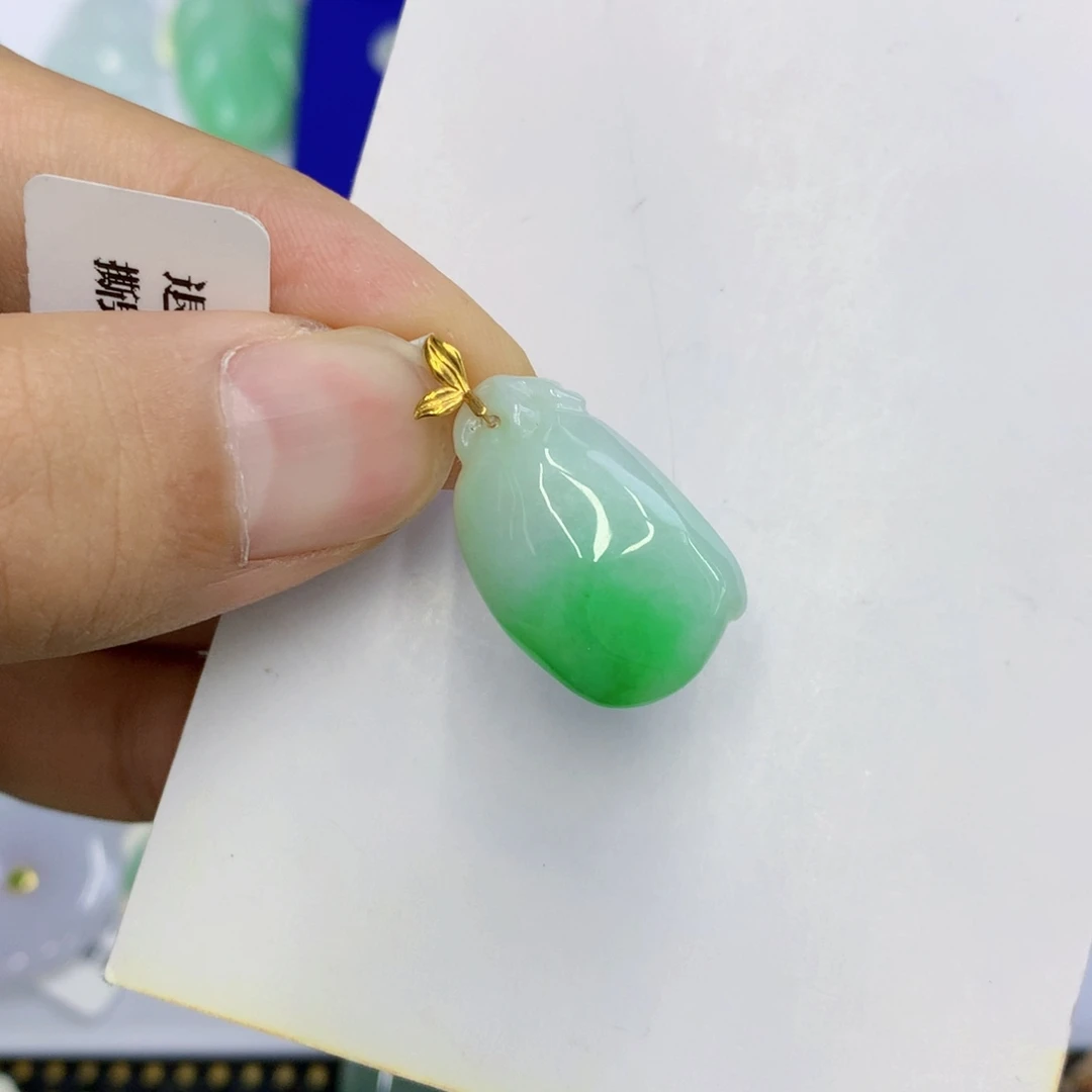 翡翠18K金镶嵌颈饰翡翠