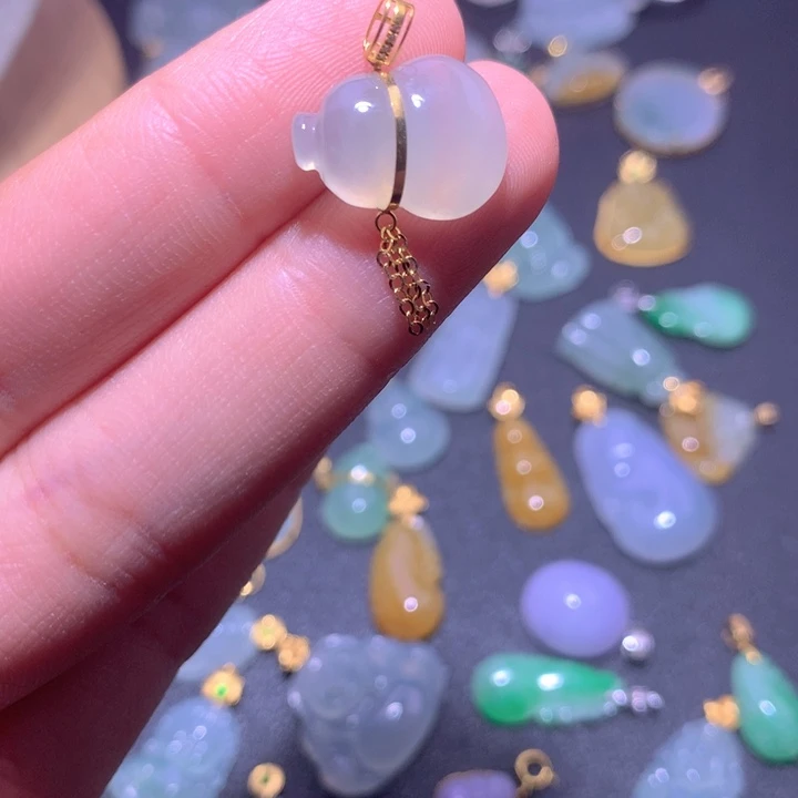 颈饰18K金镶嵌翡翠翡翠