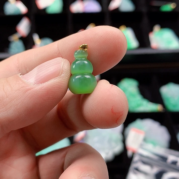 颈饰18K金镶嵌和田玉