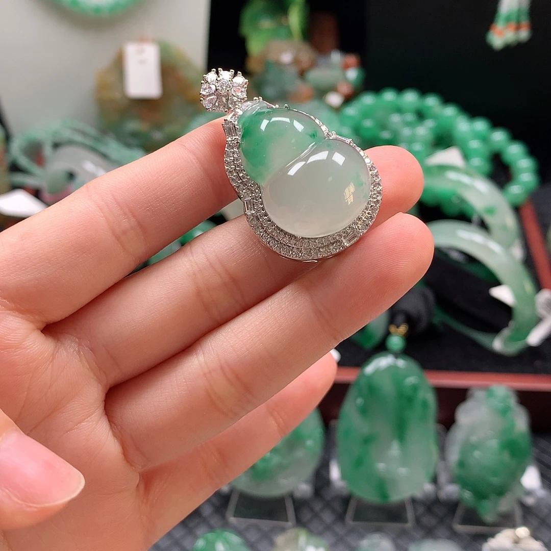 石英质玉未镶嵌吊坠