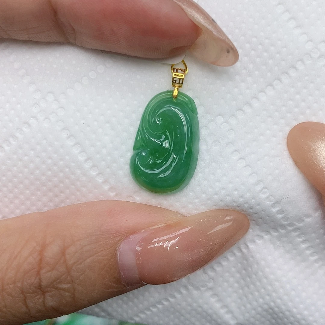 颈饰18K金镶嵌翡翠