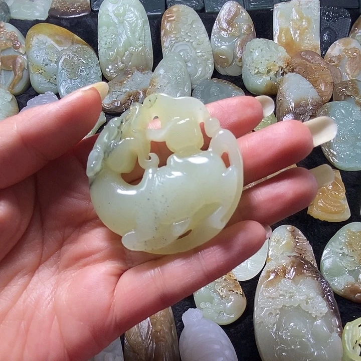 定制蛇纹石玉瑞兽图