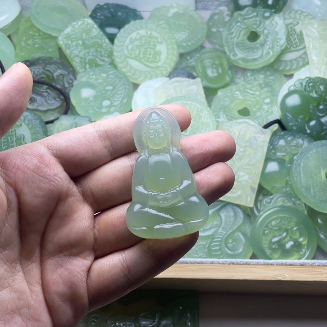 阿****蛇纹石玉未镶嵌颈饰