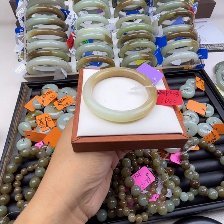 未镶嵌手镯和田玉七月