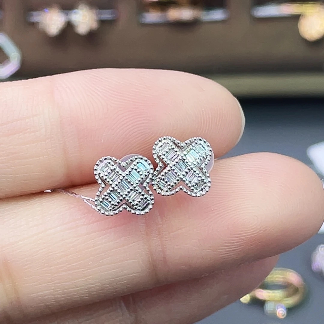 18K金镶嵌耳饰钻石