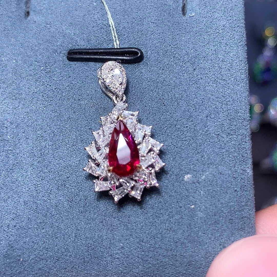 吊坠18K金镶嵌红宝石