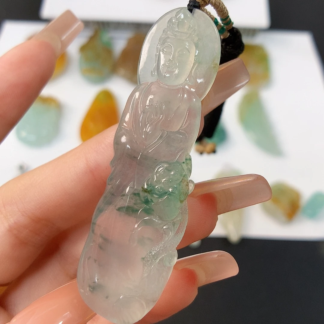 翡翠未镶嵌颈饰站观音