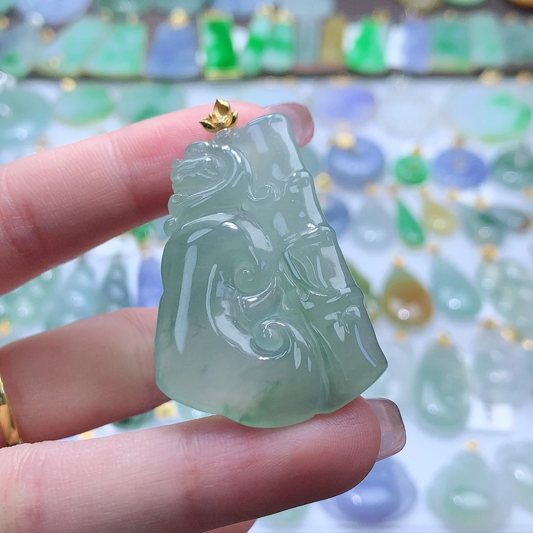 翡翠颈饰未镶嵌翡翠