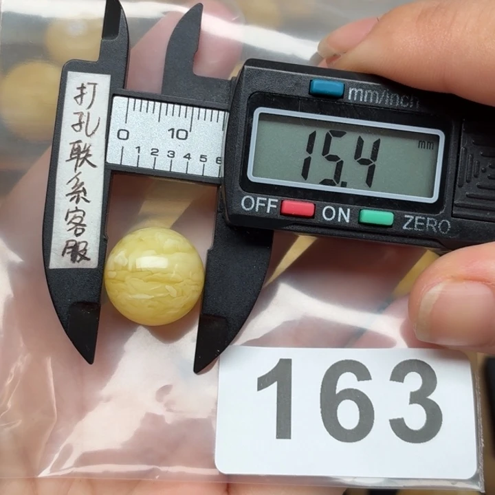 未镶嵌琥珀裸石微瑕