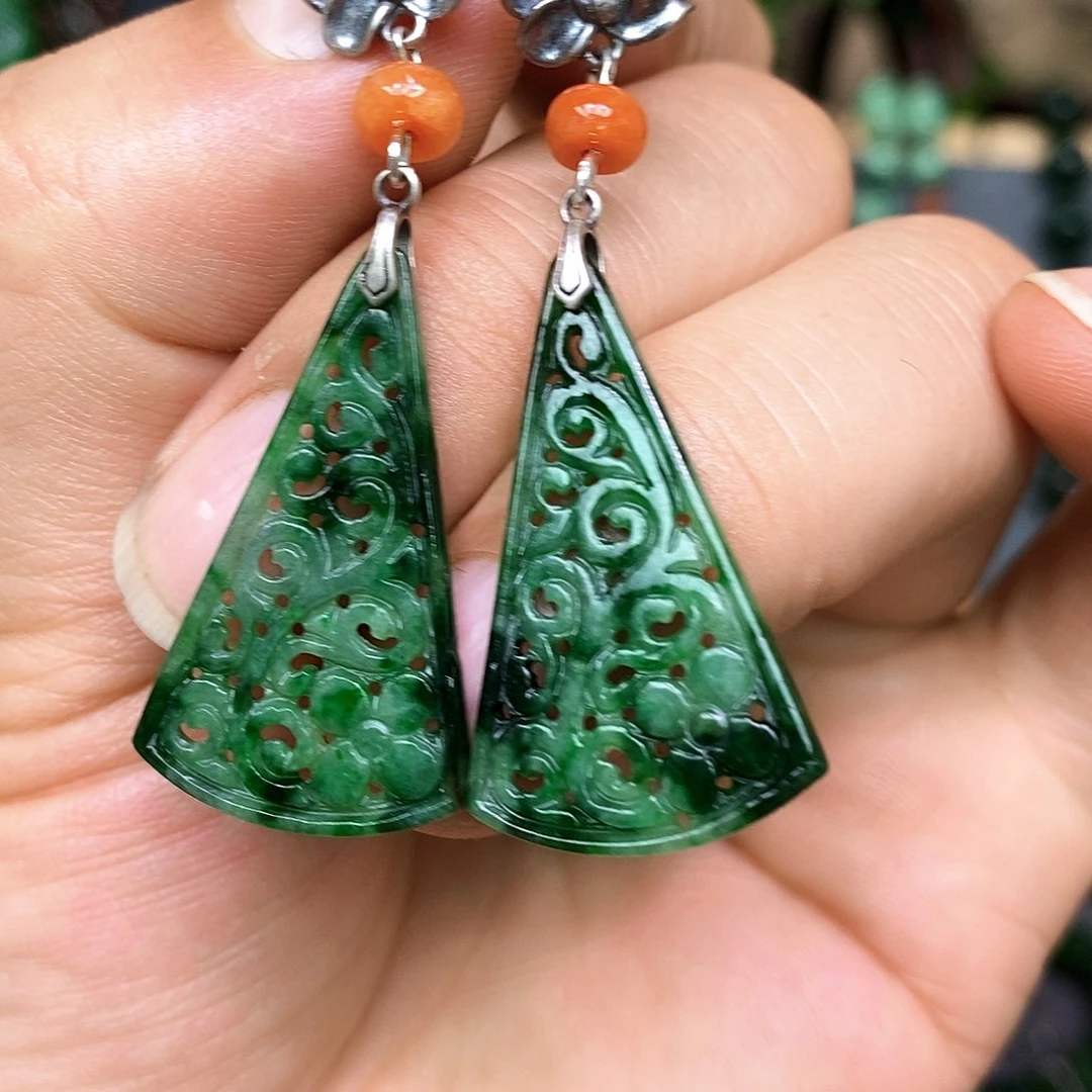 翡翠未镶嵌耳饰漂亮美眉