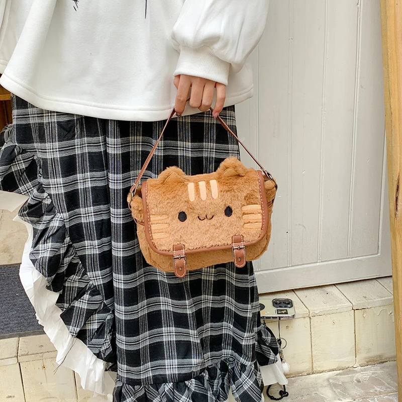 可爱毛绒新款日系卡通斜挎包猫咪小包包女2024百搭秋冬玩偶单肩包