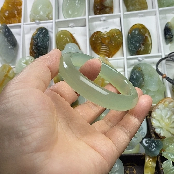 蛇纹石玉未镶嵌手镯