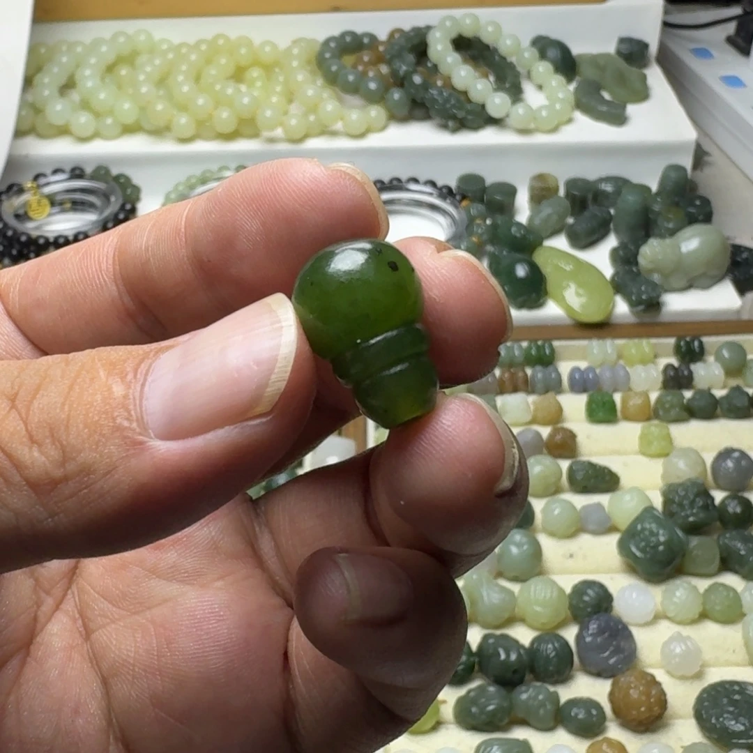 桉***树和田玉未镶嵌珠宝半成品和田玉碧玉三通12.6×13×19㎜