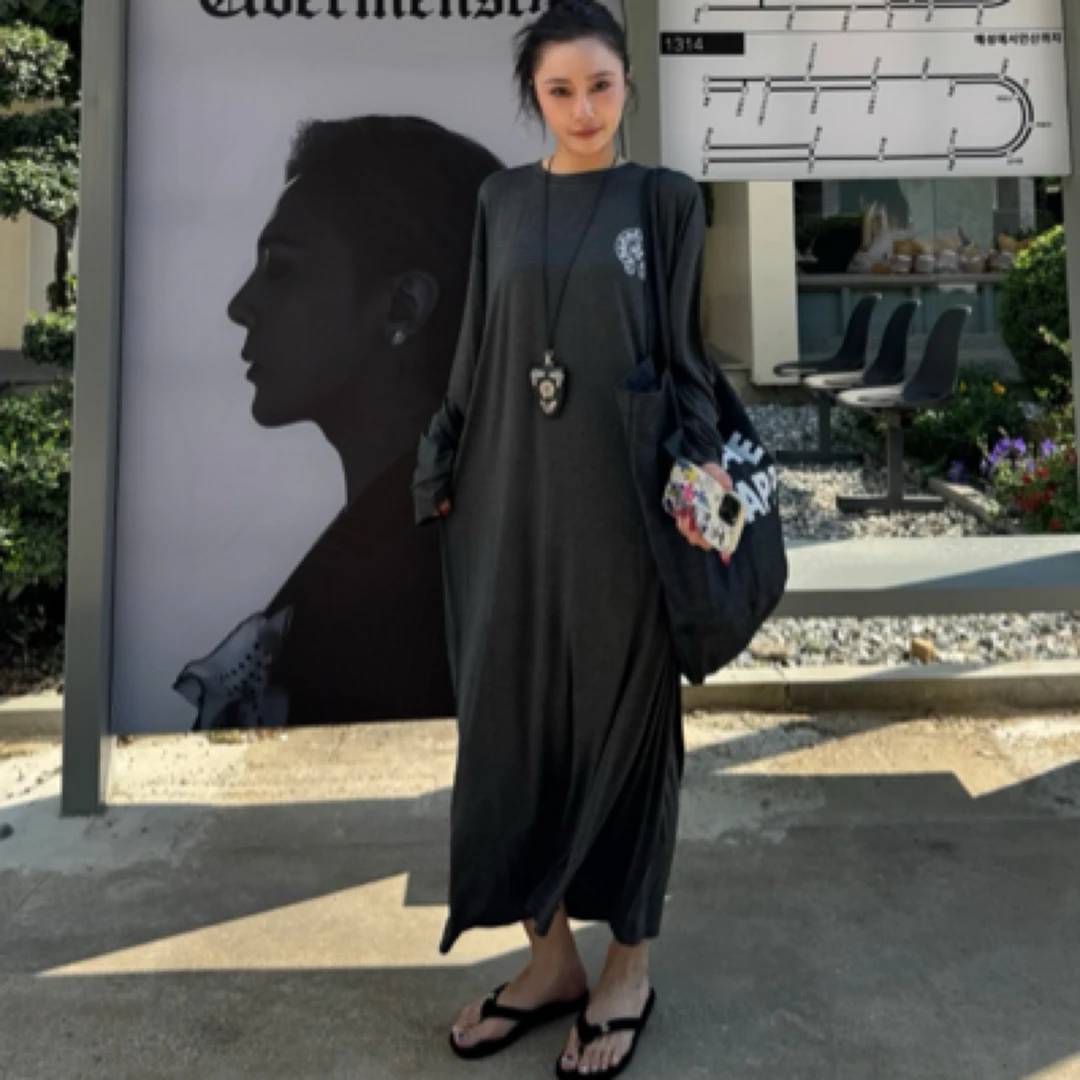 08288秋季舒适宽松显瘦圆领长袖梵文印花慵懒风格黑色连衣裙裙子