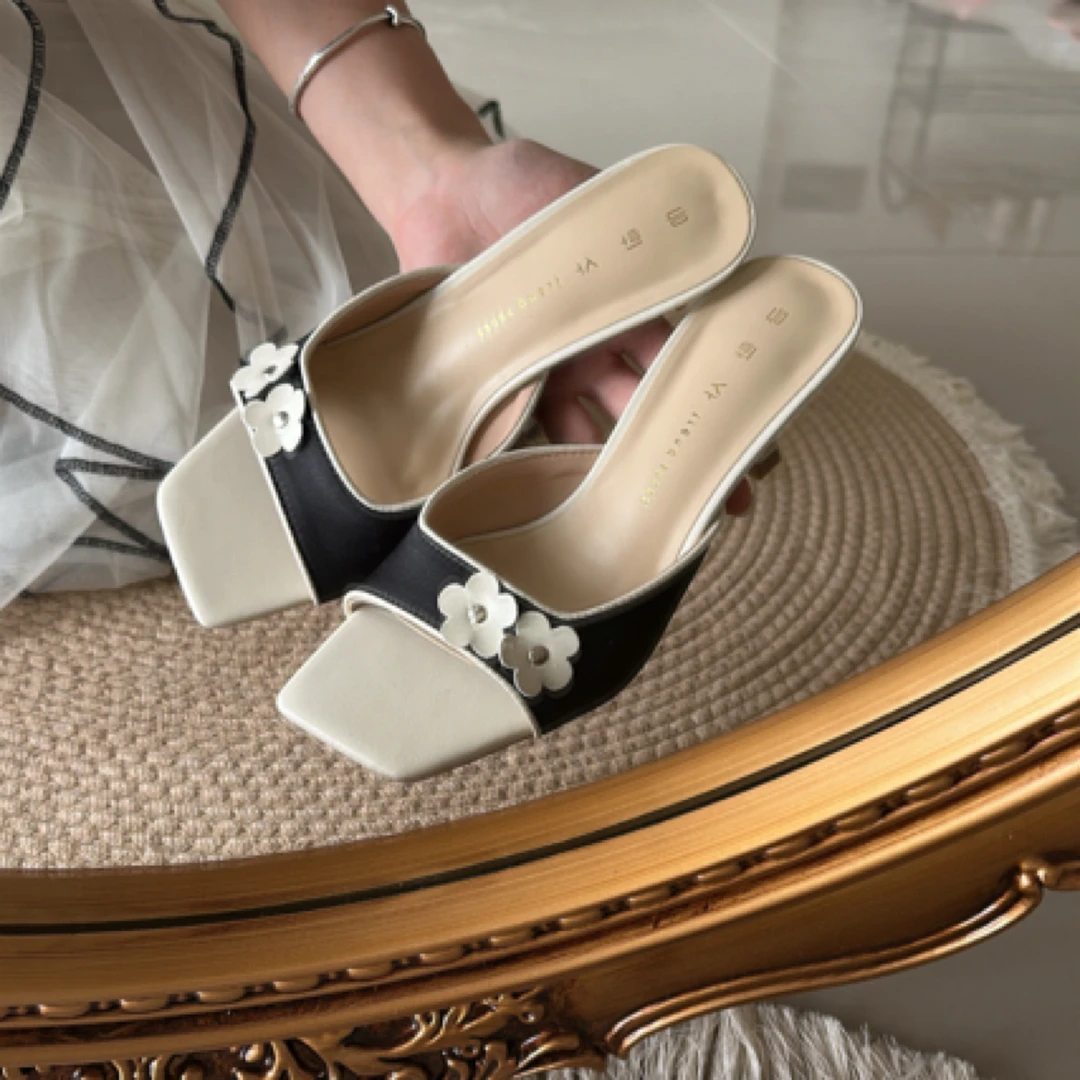 新中式素雅拼色花朵一字拖鞋女配旗袍方头小猫跟露趾凉鞋
