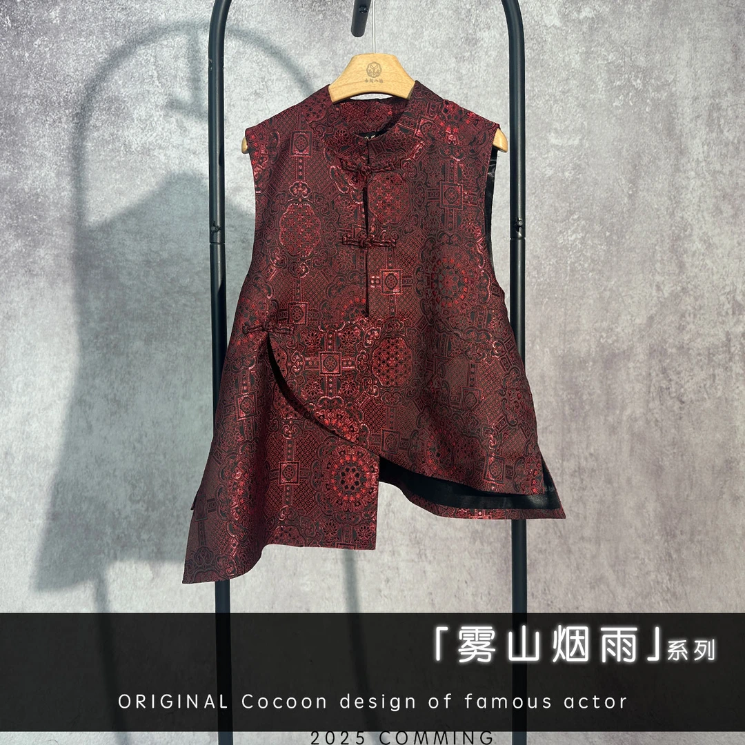 【雾山烟雨】S1992朱红色福禄寿刺绣不规则下摆半高领新中式马甲