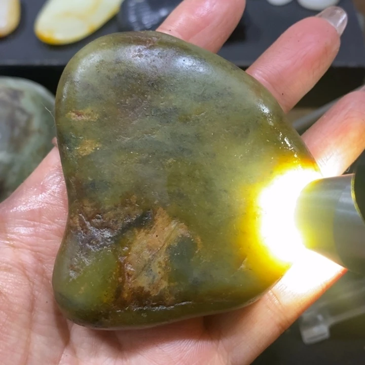 未镶嵌和田玉（子料）把件