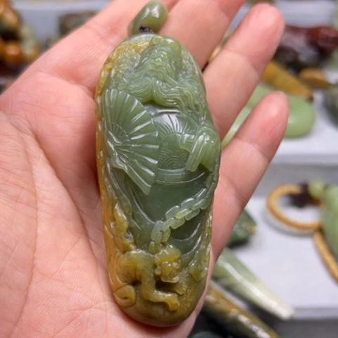 未镶嵌岫岩河磨玉（透闪石质玉）把件