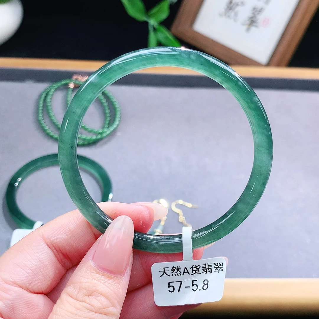 翡翠手镯（圆镯）未镶嵌