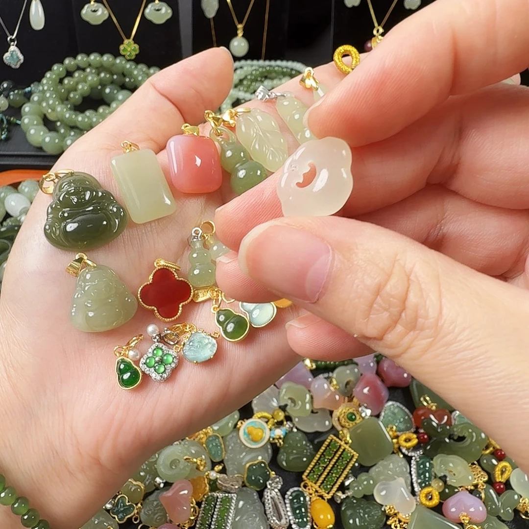 晴***天和田玉银S925镶嵌颈饰