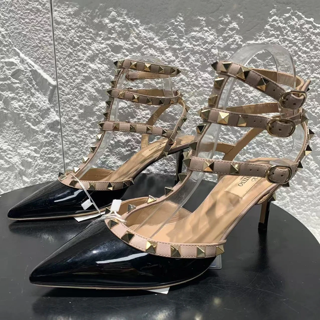 95新 Valentino/华伦天奴 38码/仔仔/黑色三环铆钉高跟鞋 1861