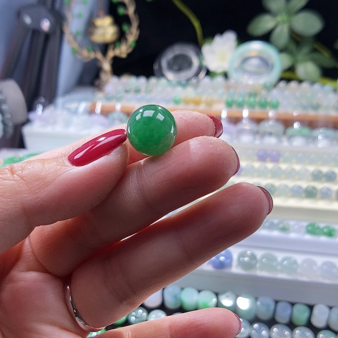 翡翠未镶嵌颈饰辣绿12.7