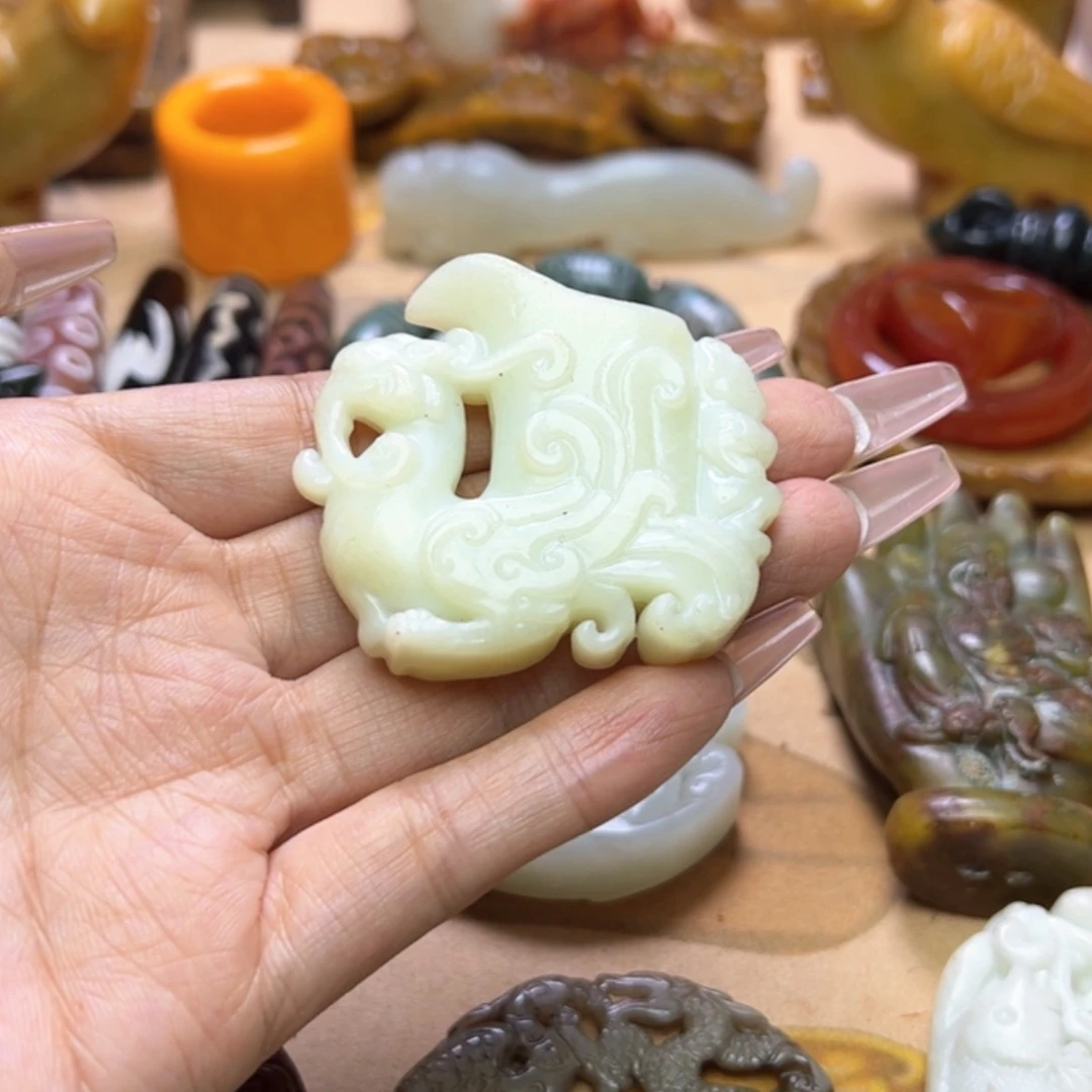 【闪购商品】蛇纹石玉颈饰未镶嵌