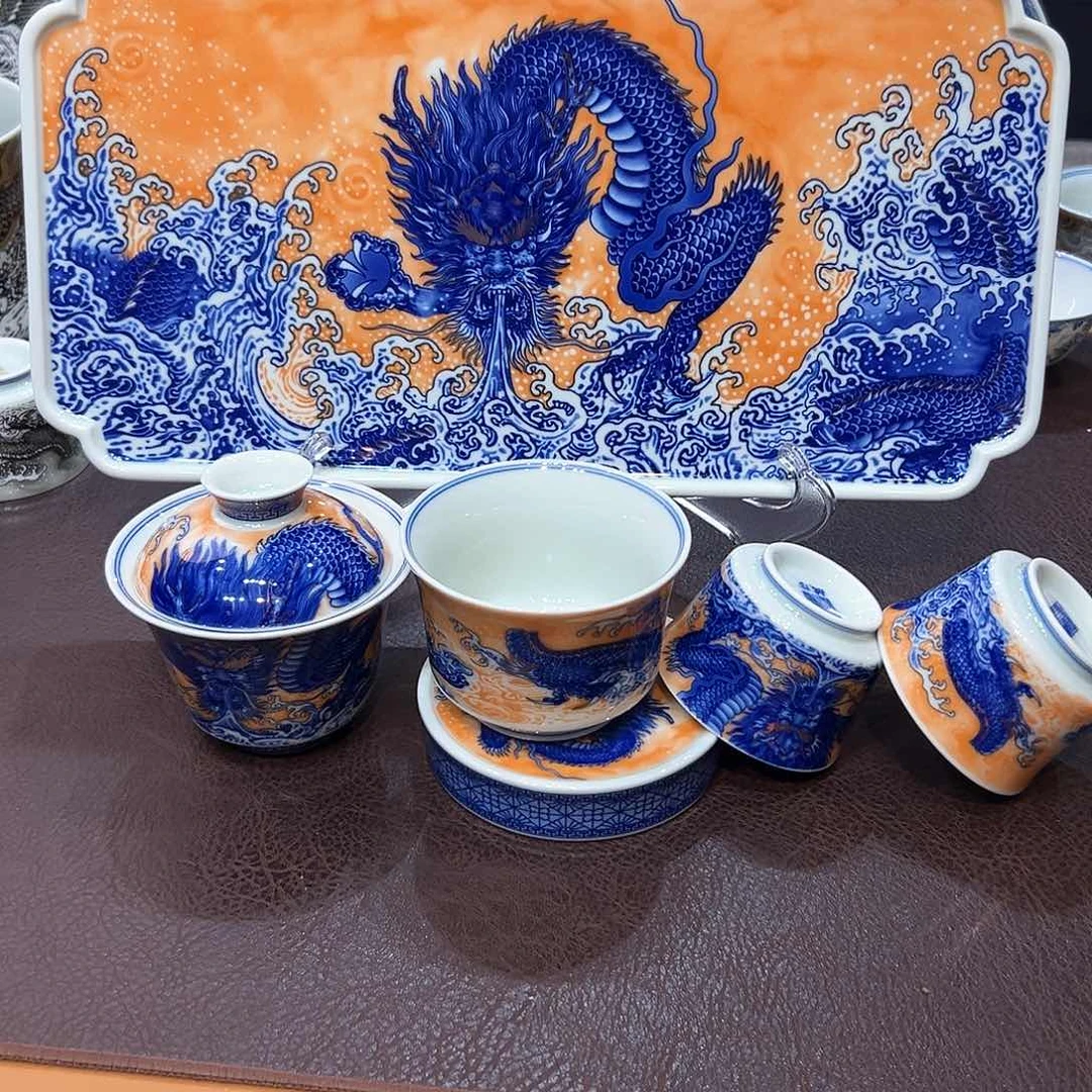 摆件景德镇陶瓷艺术展演区艺术展获金球奖章及