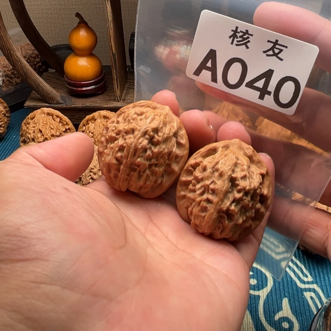 文玩核桃吊坠金麒麟