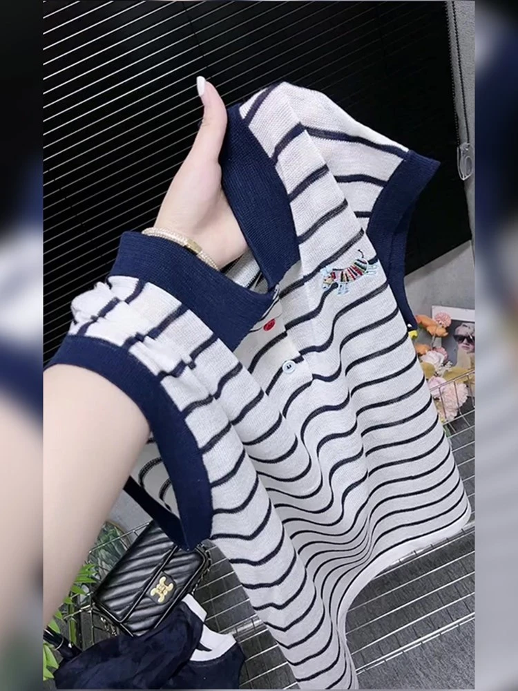 韩系休闲宽松舒适好看显瘦条纹V领Polo针织上衣2025夏季新款女装