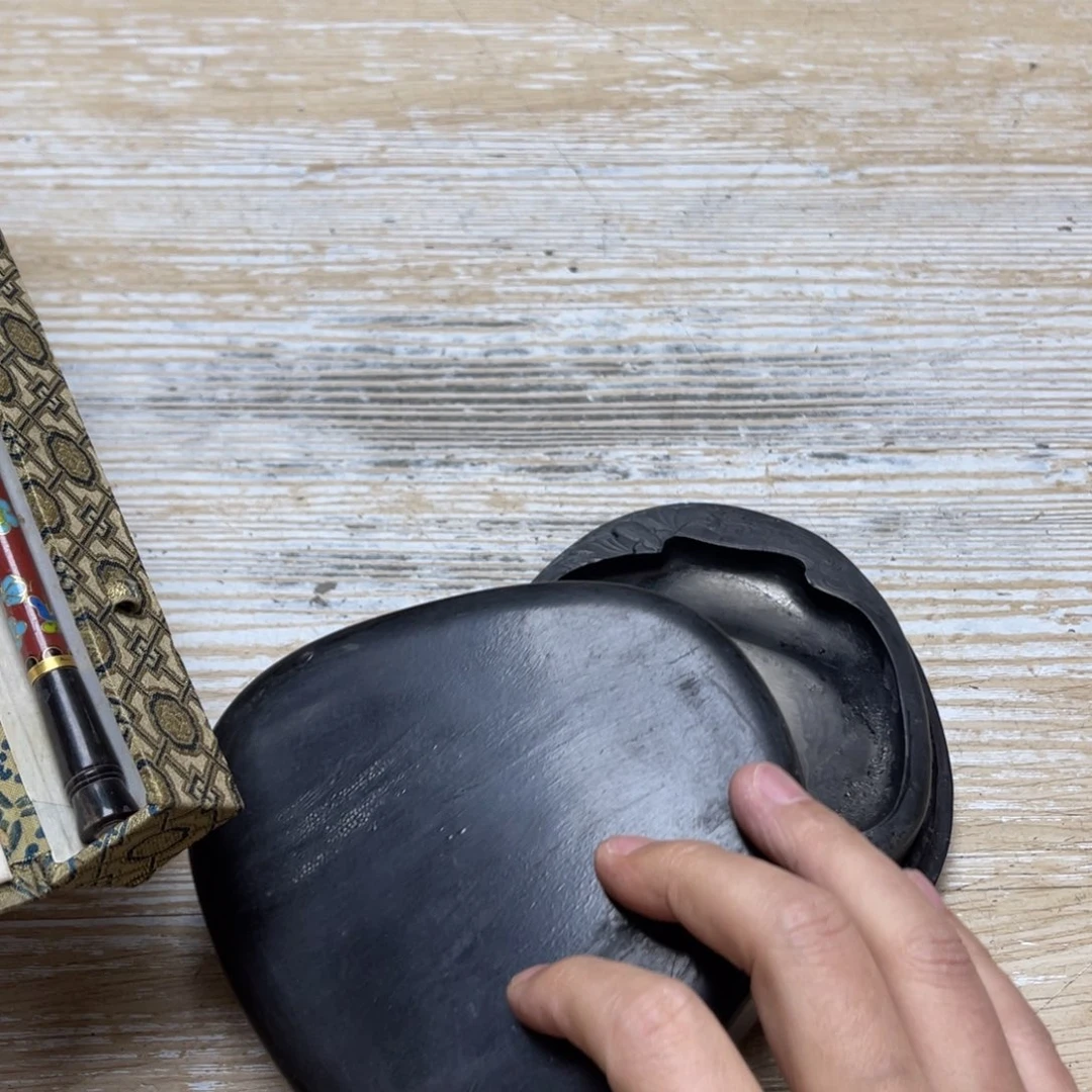 瓷片国****家密密麻麻地排列着一个