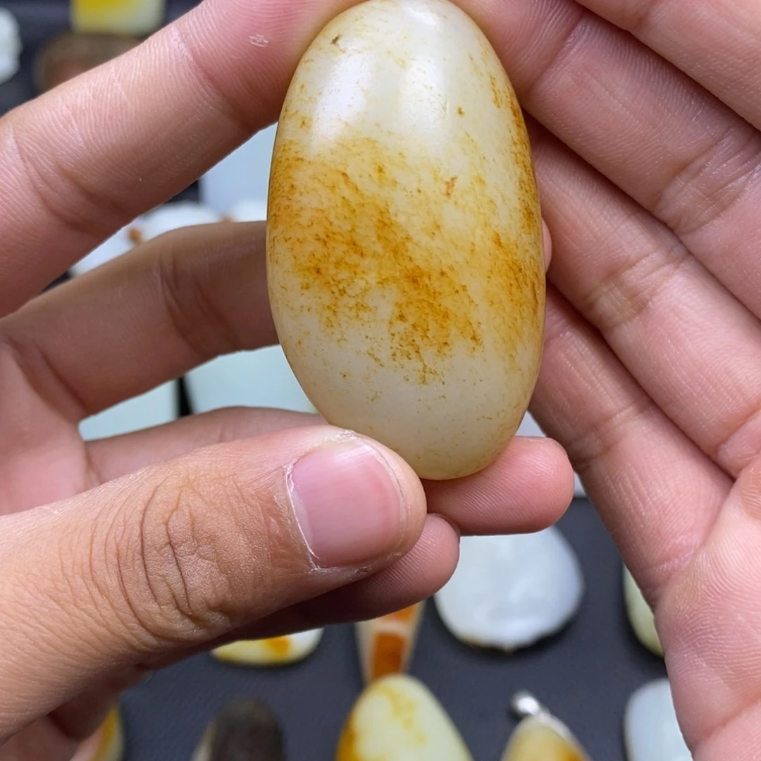 未镶嵌吊坠定制和田玉小**、