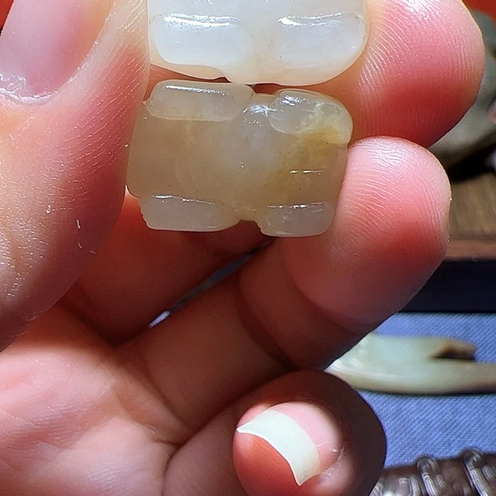 颈饰未镶嵌和田玉（糖玉）洞***里